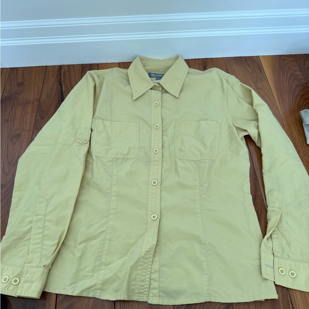 Tilley ensembles Women's Yellow Button Down Shirt